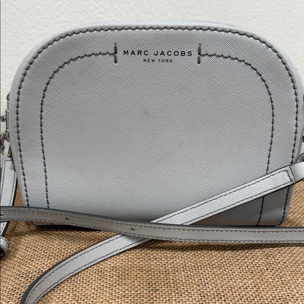 Marc Jacobs Gray Crossbody Bag with Adjustable Strap and Minimalist Design